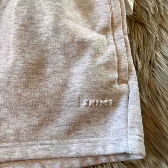 NWOT Skims classic cotton fleece shorts - Picture 5 of 7